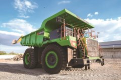 <b>毕业于加拿大阿尔伯塔大学</b>