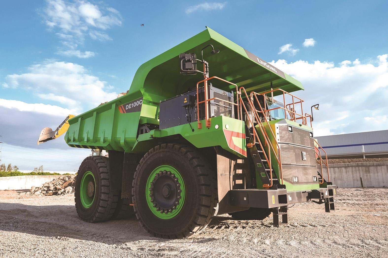 毕业于加拿大阿尔伯塔大学