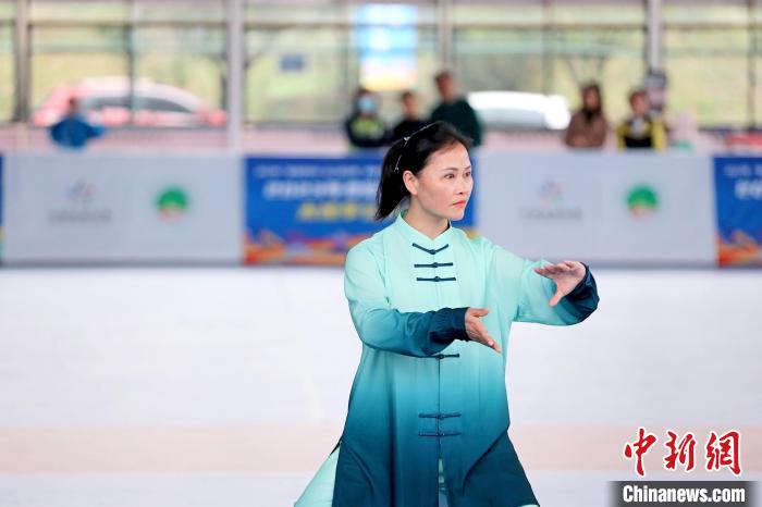 以拳会友庆重阳：贵阳成年人太极拳公开赛在观