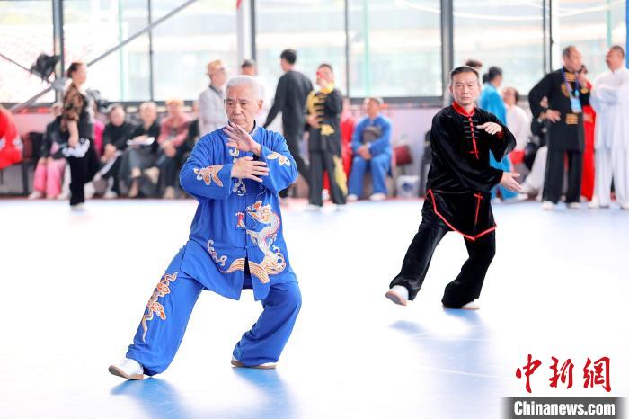 以拳会友庆重阳：贵阳成年人太极拳公开赛在观