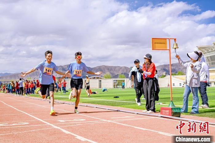 日喀则举行的西藏自治区田径耐力性项目青少年