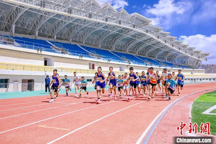 日喀则举行的西藏自治区田径耐力性项目青少年