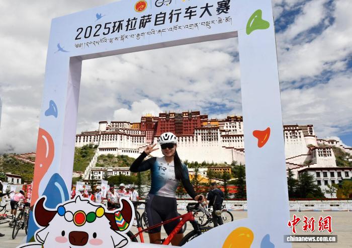 2025环拉萨自行车大赛鸣枪开赛 600骑手竞速70公里