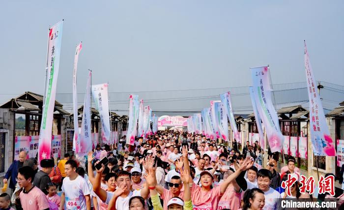 春日桃花跑点燃城市跑步热