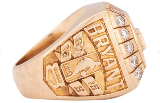 科比首冠同款戒指在戈尔丁拍卖成交约670万元,