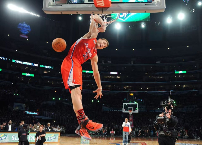 艾维职业生涯遭多重打击 被裁并面临心理危机