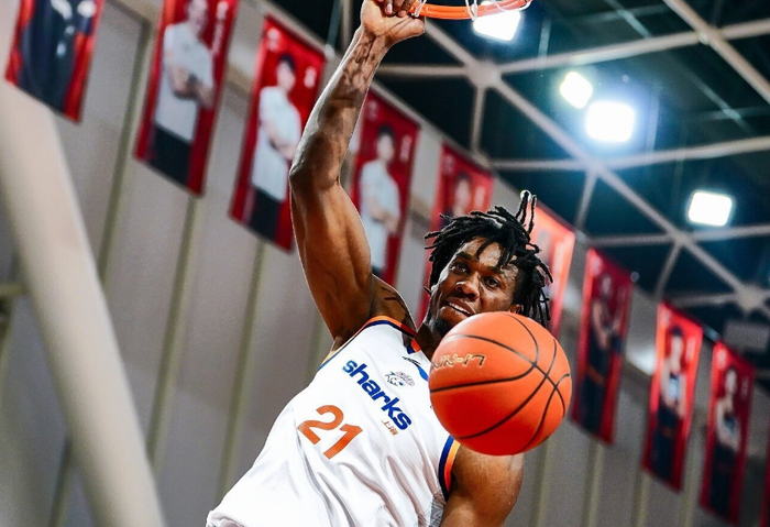 上海客场大胜宁波双杀对手 17连胜创队史第二长