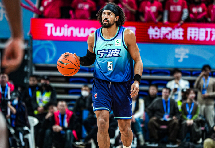 上海客场大胜宁波双杀对手 17连胜创队史第二长