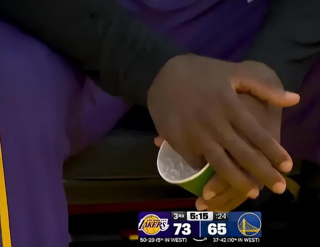 勒布朗带伤单核带队湖人逆转勇士终结三连败