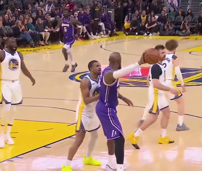 勒布朗带伤单核带队湖人逆转勇士终结三连败