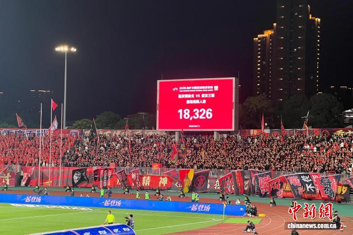 重庆铜梁龙力克武汉三镇暂居榜首 城市热情助力